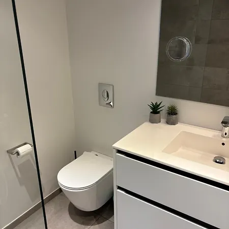 Nyistandsat Hojloftet Kaelderlejlighed Pa 70 M2 I Centrum, Med Plads Til 4 Personer *