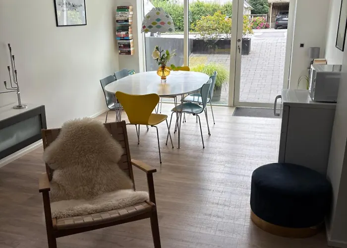 Nyistandsat Hojloftet Kaelderlejlighed Pa 70 M2 I Centrum, Med Plads Til 4 Personer *
